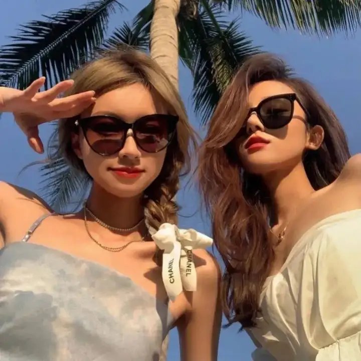科莫多 海报